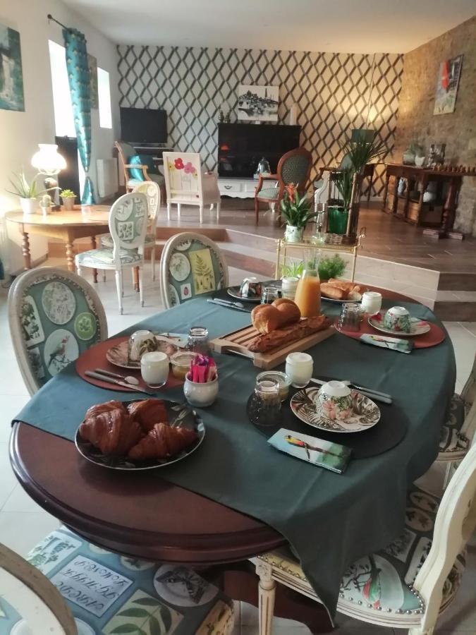 Le Douétaux chambres d'hotes La Baussaine Extérieur photo